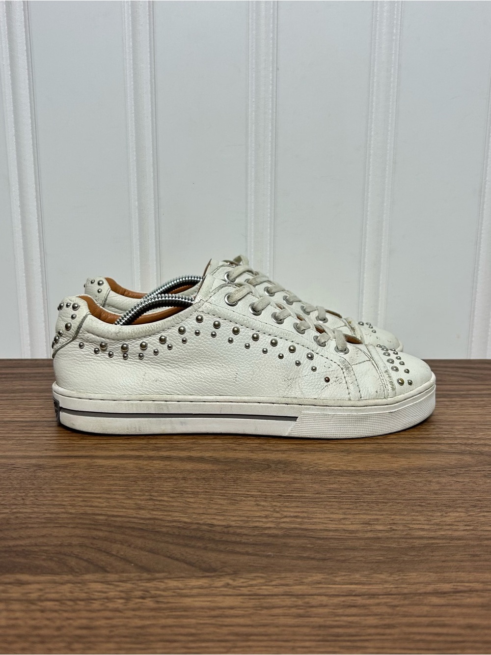Brighton Janis White leather low lace studded heart women’s 8 fair condition